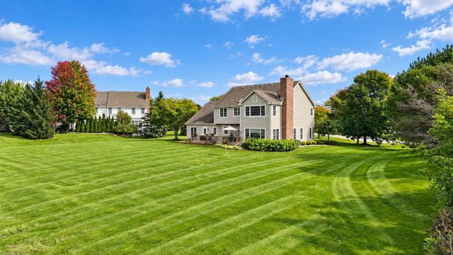 11235 N Westwood CIRCLE, Mequon, WI 53097