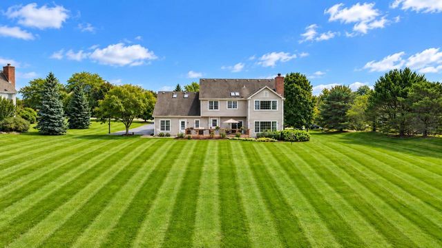 11235 N Westwood CIRCLE, Mequon, WI 53097