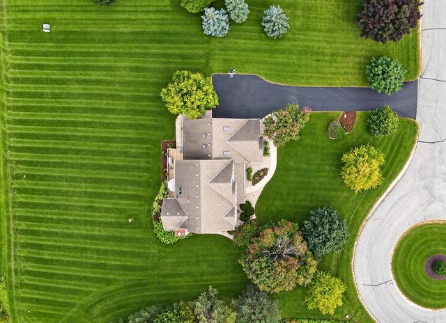 11235 N Westwood CIRCLE, Mequon, WI 53097