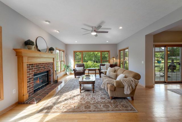 11235 N Westwood CIRCLE, Mequon, WI 53097