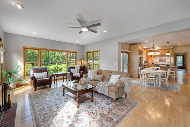 11235 N Westwood CIRCLE, Mequon, WI 53097