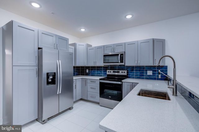 2006 N FRONT ST, Philadelphia, PA 19122