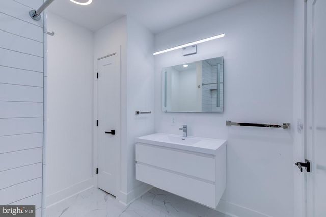 2006 N FRONT ST, Philadelphia, PA 19122