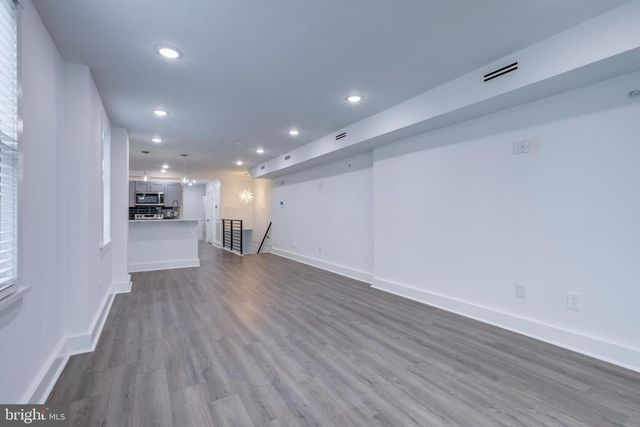 2006 N FRONT ST, Philadelphia, PA 19122