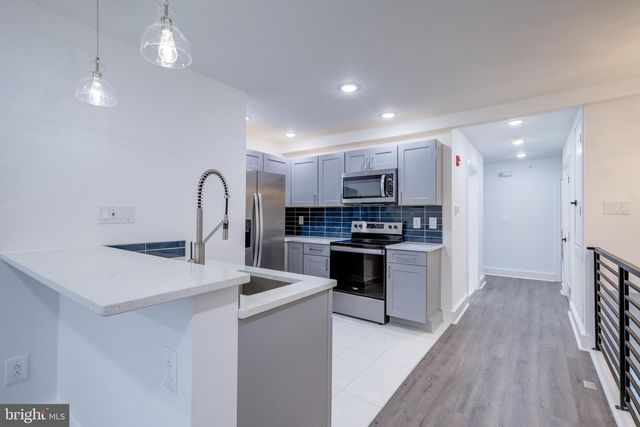 2006 N FRONT ST, Philadelphia, PA 19122