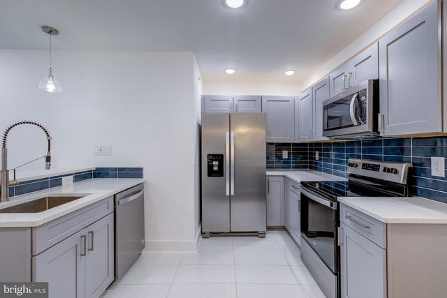 2006 N FRONT ST, Philadelphia, PA 19122