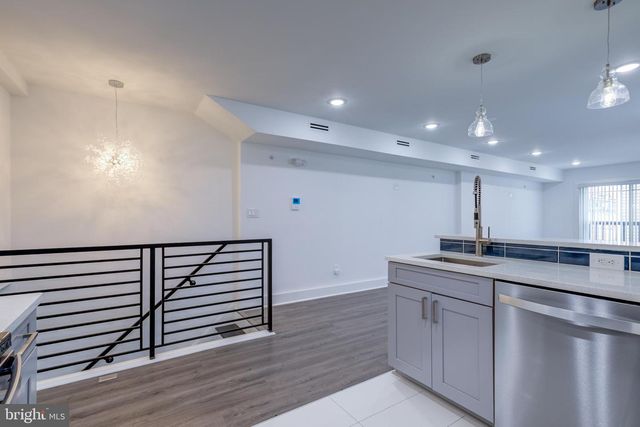 2006 N FRONT ST, Philadelphia, PA 19122