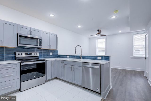 2006 N FRONT ST, Philadelphia, PA 19122