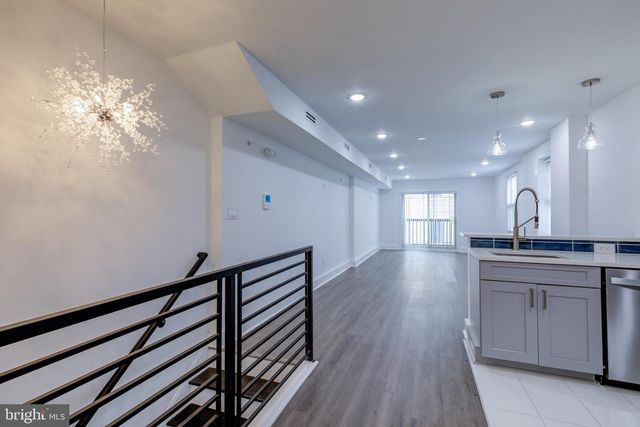 2006 N FRONT ST, Philadelphia, PA 19122