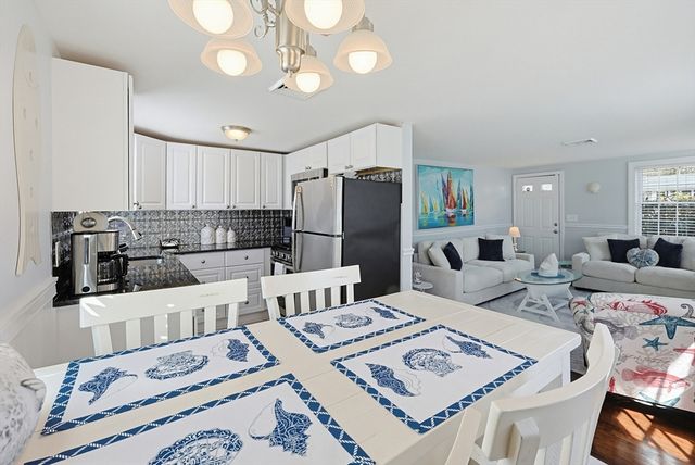 25 Niagara Ln, Yarmouth, MA 02673