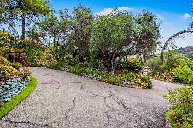 2368 Palo Danzante, Alpine, CA 91901