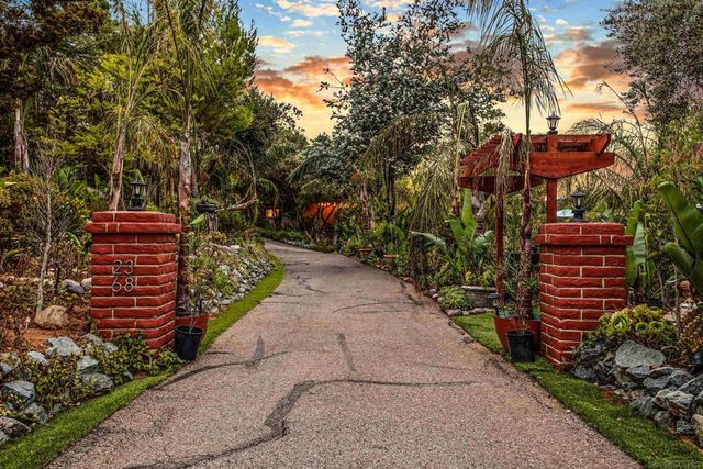 2368 Palo Danzante, Alpine, CA 91901