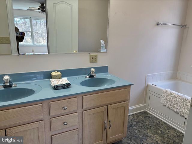 7857 HAZELAND LN, Boston, VA 22713