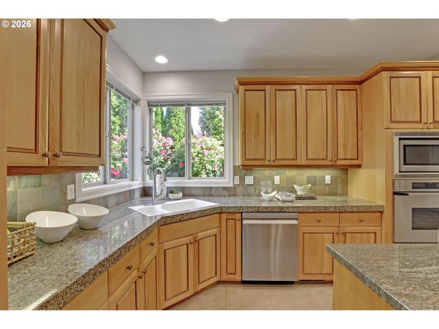 14675 Nw SETHRICH Ln, Portland, OR 97229