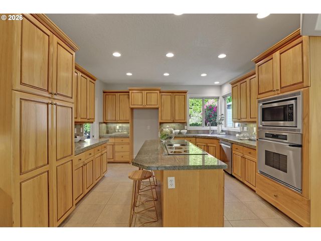 14675 Nw SETHRICH Ln, Portland, OR 97229