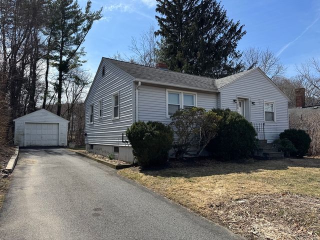 173 Pleasant St 173, Clinton, MA 01510