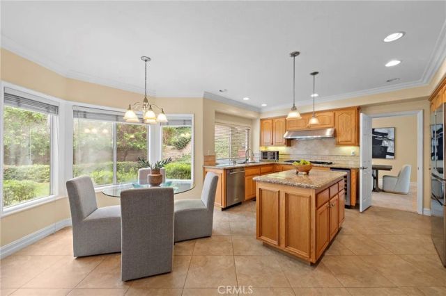 2811 N Roxbury, Orange, CA 92867