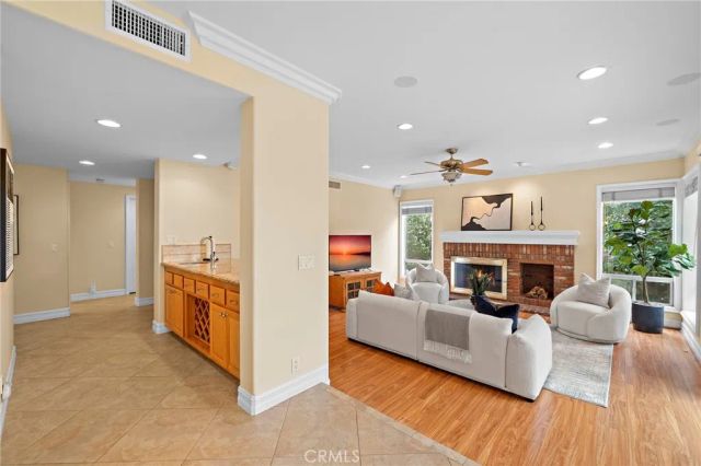 2811 N Roxbury, Orange, CA 92867