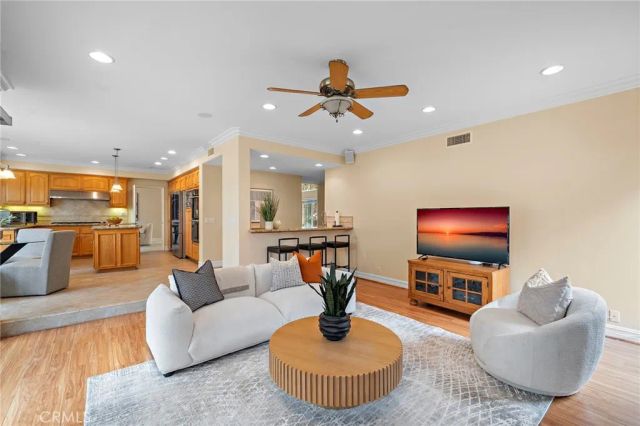 2811 N Roxbury, Orange, CA 92867