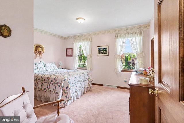 18 MINICH DR, Carlisle, PA 17015