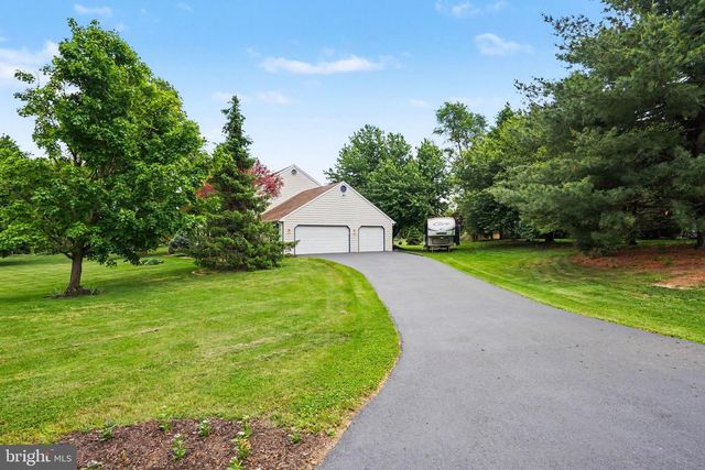 18 MINICH DR, Carlisle, PA 17015