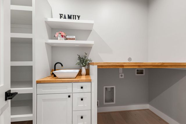 2307 St Emanuel Street, Houston, TX 77004