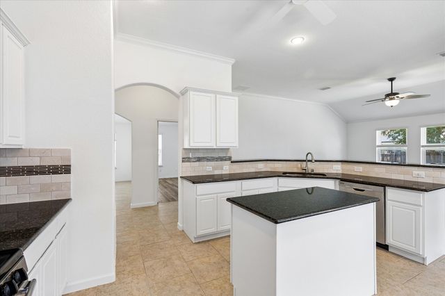 333 Pin Cushion Trail, Burleson, TX 76028