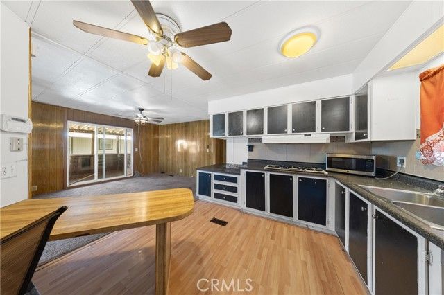 1895 W Devonshire Avenue 101, Hemet, CA 92545