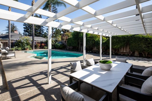 1740 Oak Avenue, Los Altos, CA 94024