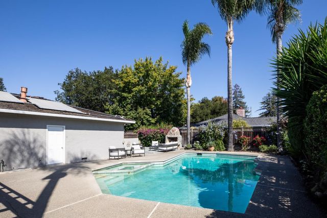 1740 Oak Avenue, Los Altos, CA 94024