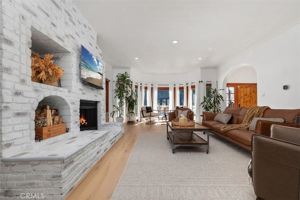 611 Country Club, Burbank, CA 91501 — photo 4