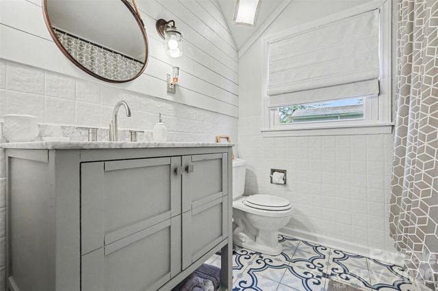 2233 Stonewood Drive, Charlotte, NC 28210