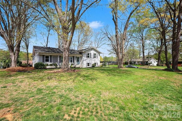 2233 Stonewood Drive, Charlotte, NC 28210