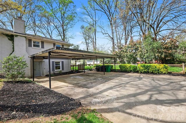 2233 Stonewood Drive, Charlotte, NC 28210