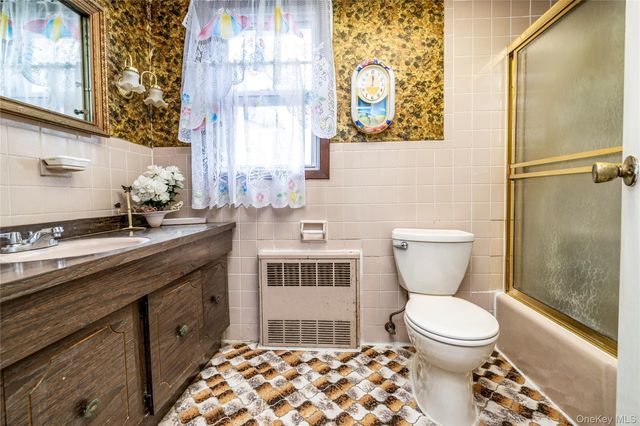 21 Washington Avenue, Lynbrook, NY 11563