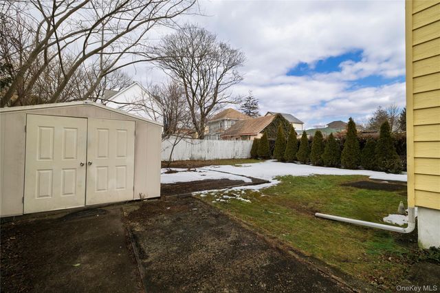 21 Washington Avenue, Lynbrook, NY 11563