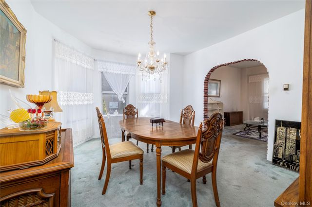 21 Washington Avenue, Lynbrook, NY 11563