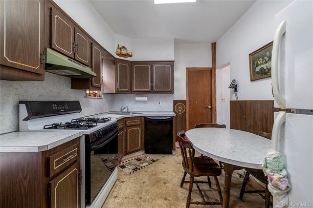 21 Washington Avenue, Lynbrook, NY 11563