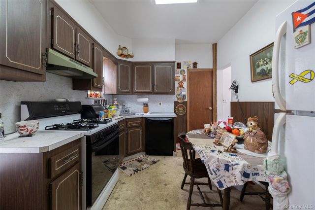 21 Washington Avenue, Lynbrook, NY 11563