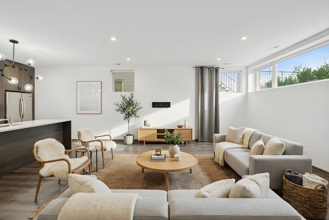 4321 N Cicero Avenue G, Chicago, IL 60641