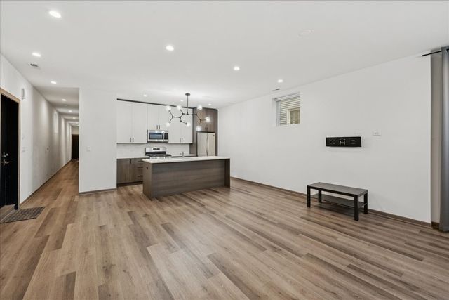 4321 N Cicero Avenue G, Chicago, IL 60641