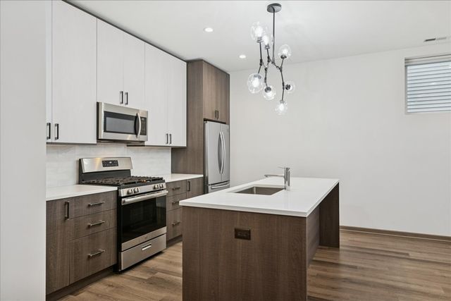 4321 N Cicero Avenue G, Chicago, IL 60641