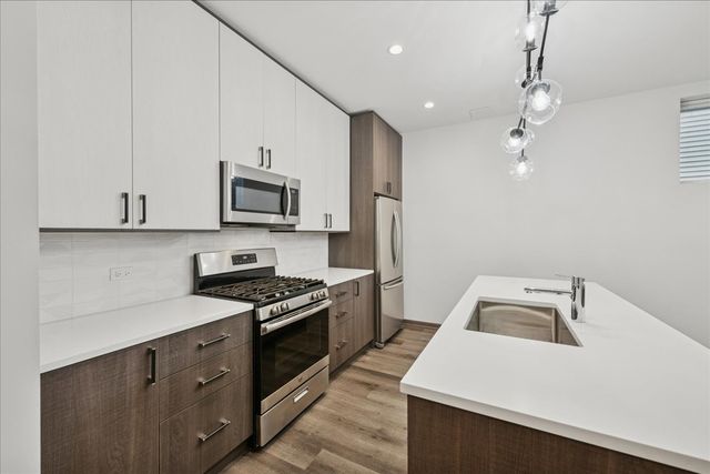 4321 N Cicero Avenue G, Chicago, IL 60641