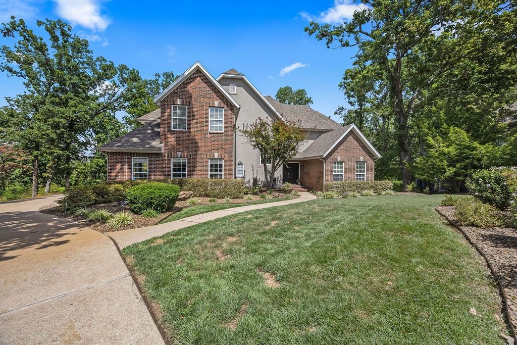 4 Asheton Street, Bentonville, AR 72712