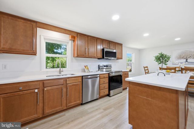 19213 WOOTTON AVE, Poolesville, MD 20837