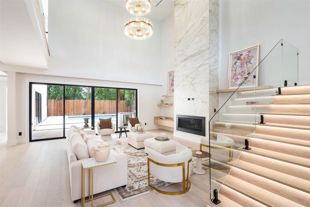 4326 Merrell Road, Dallas, TX 75229