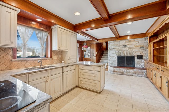 787 E Golf Road, Des Plaines, IL 60016