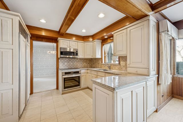 787 E Golf Road, Des Plaines, IL 60016