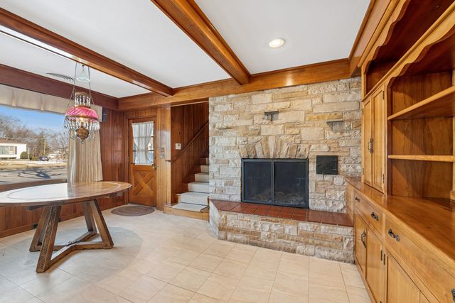 787 E Golf Road, Des Plaines, IL 60016