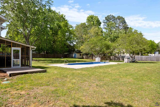 105 Surrey Place, Perry, GA 31069
